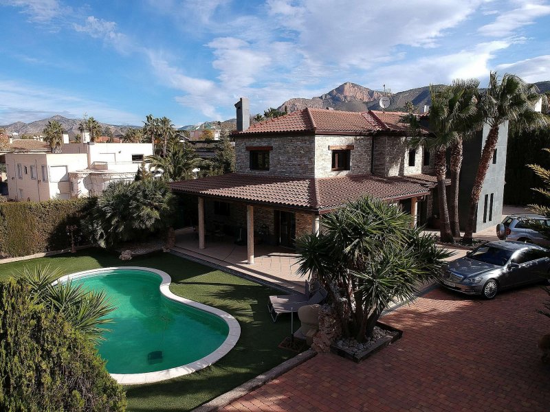5 Bedroom 5 Bathroom Villa in Petrer