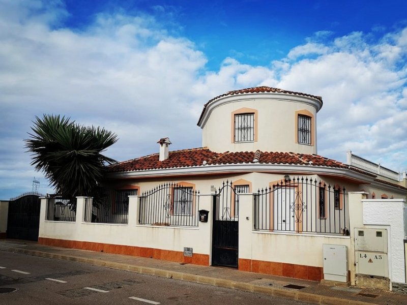 6 Bedroom 3 Bathroom Villa in Los Alcazares