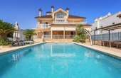 3-7330/782, 5 Bedroom 4 Bathroom Villa in Torrevieja
